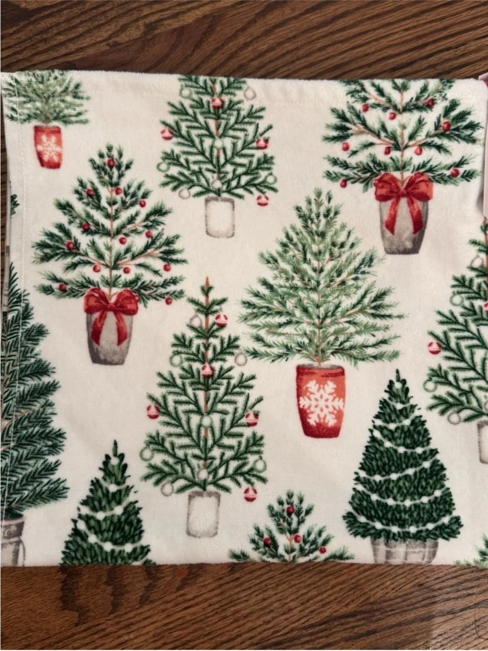 Laura Ashley Christmas Towel Set - 2 Bath Towels & 2 Hand Towels 100% Cotton